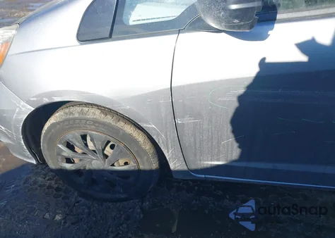 2010 Honda Fit z USA, uszkodzony, nr VIN JHMGE8H21AS017530